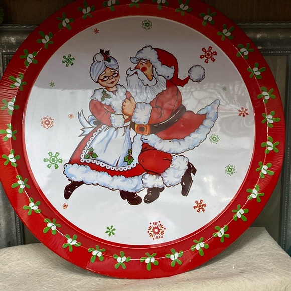 Vintage GIFTCO INC 1981 Metal Round Christmas Serving Tray Santa & Mrs Claus - Picture 1 of 4